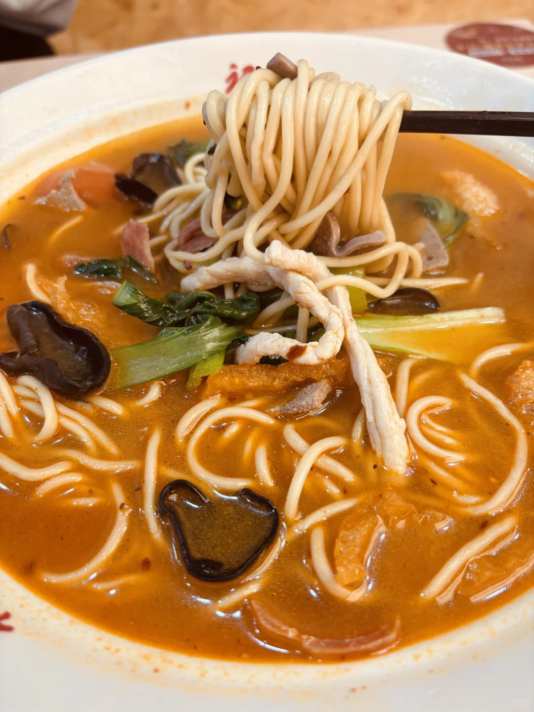 鸿福面馆的「全家福」真·一碗入魂！