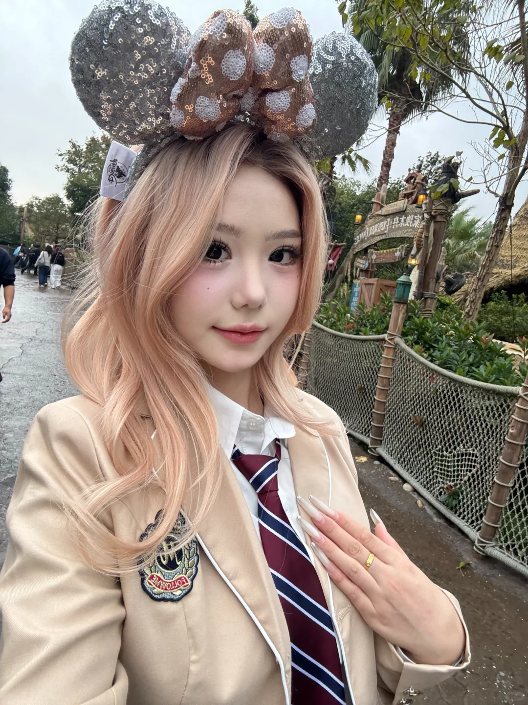 🤍｜𝑫𝒊𝒔𝒏𝒆𝒚 𝒅𝒂𝒚. 🏰