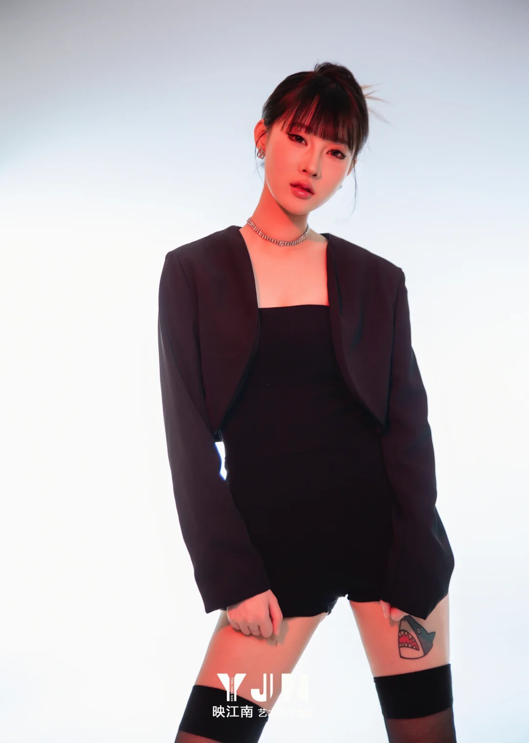 不是吧❓这么辣的御姐写真还撩不到你！？