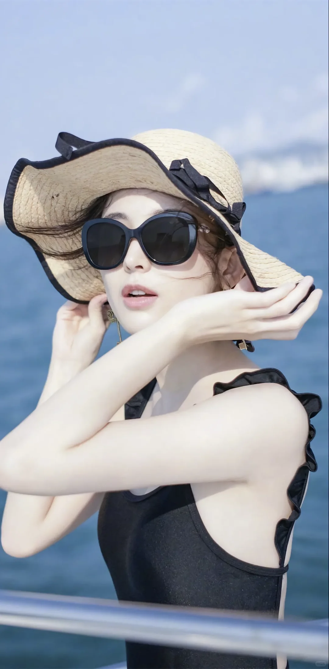 古力娜扎 | 游艇写真鲨疯了！这身材比例绝