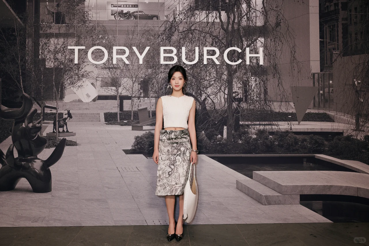 卢昱晓丨2025秋冬时装秀前排直击