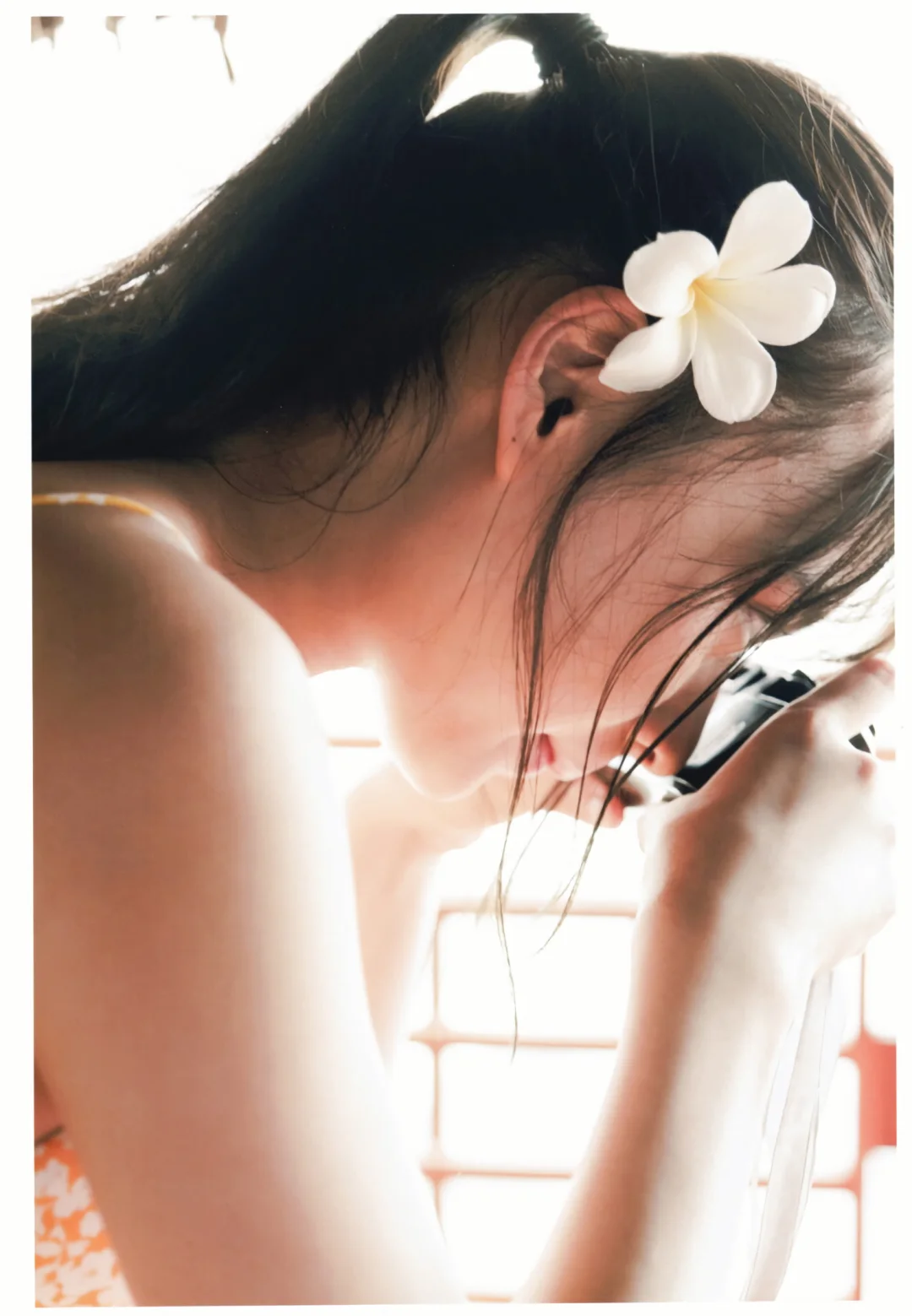 写真集《光的角度》by 铃木绚音：捕捉每一个