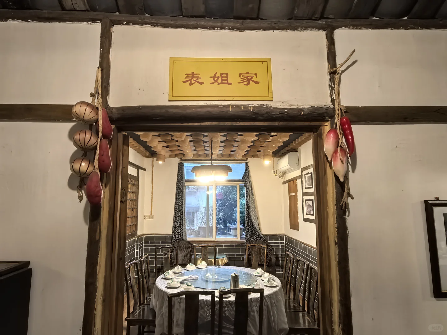 他们经营得有点杂，不专注，很难发财