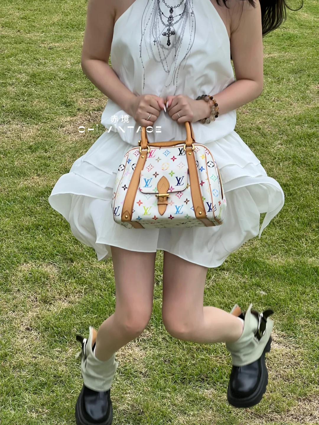 嘻嘻人间尤物LV白三彩