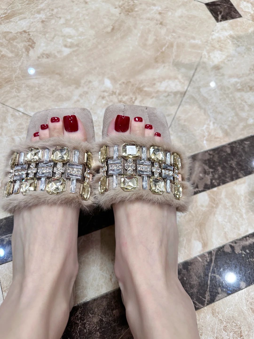 正红色才是jiojio的万能色~