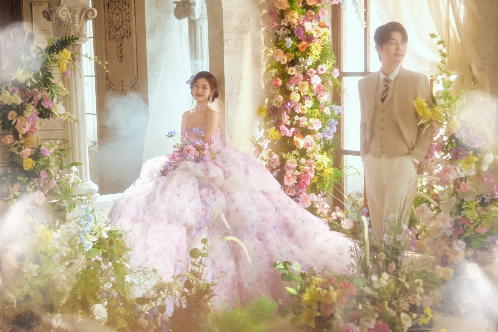 花房婚纱照封神❗️原来爱情真会开出满室繁花