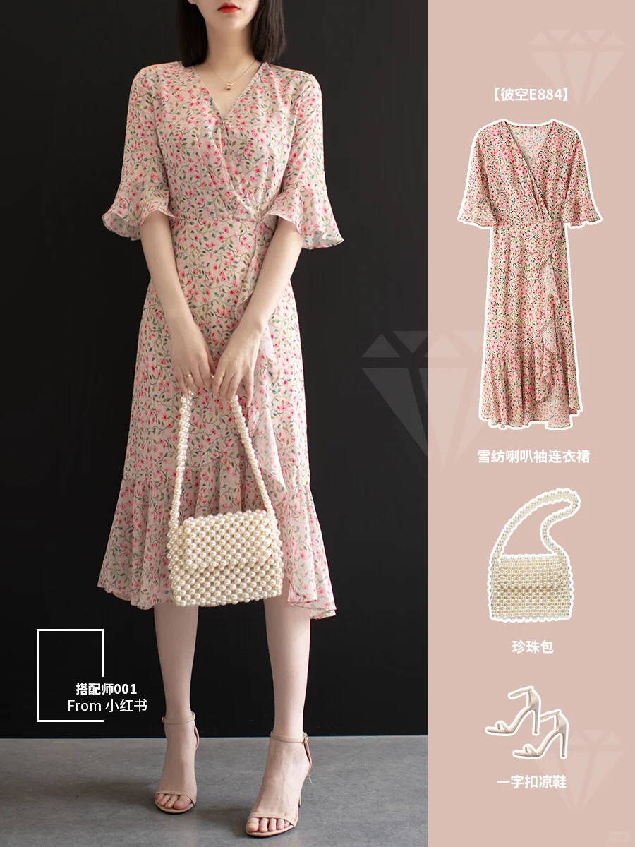 30岁女人气质穿搭,用碎花裙穿出高级感