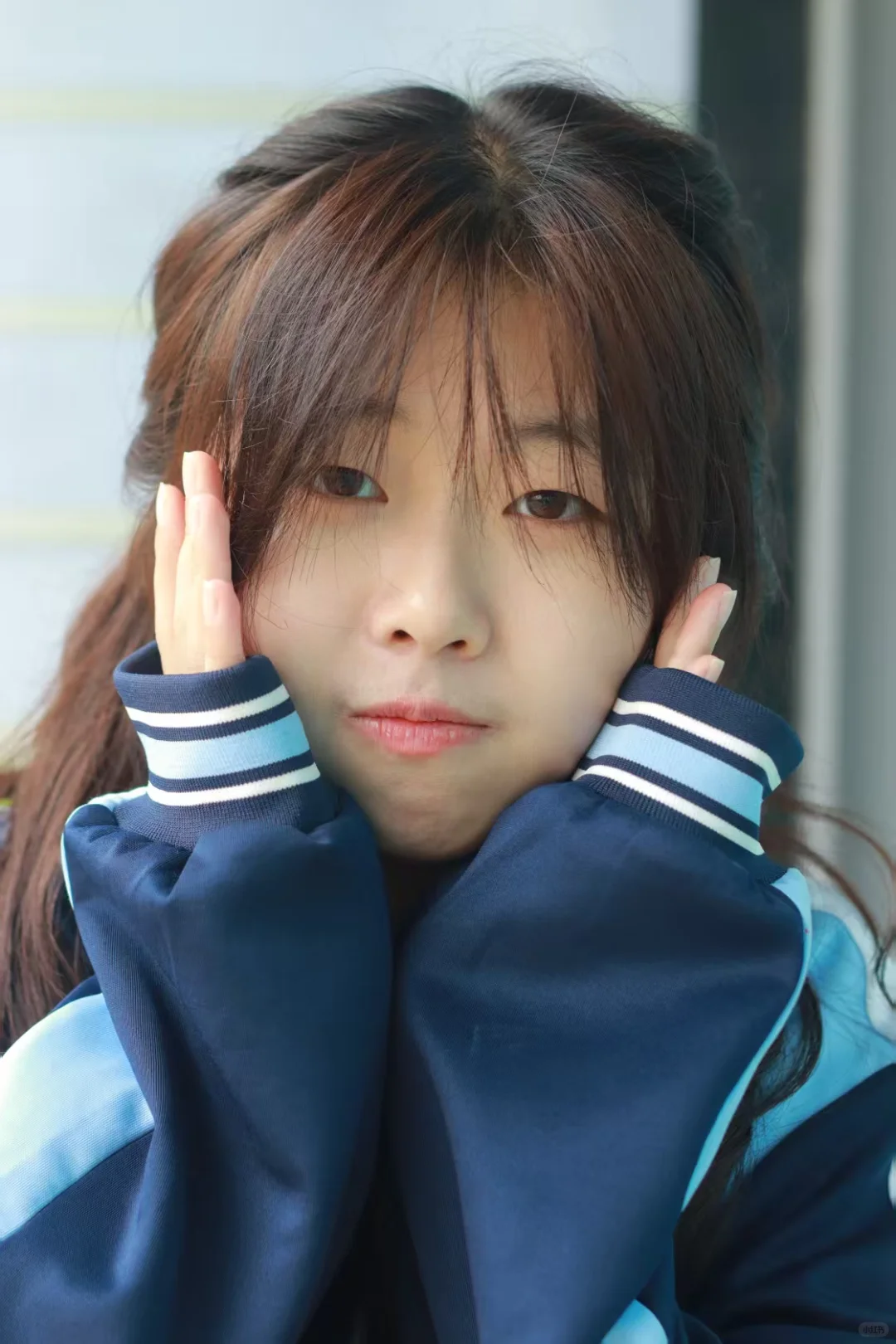 在街上拍到了一个超好看的她📸