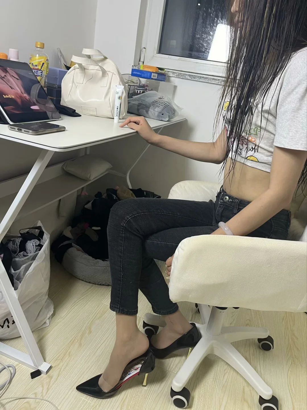 头发还是湿露露的 来不及吹干啦😅