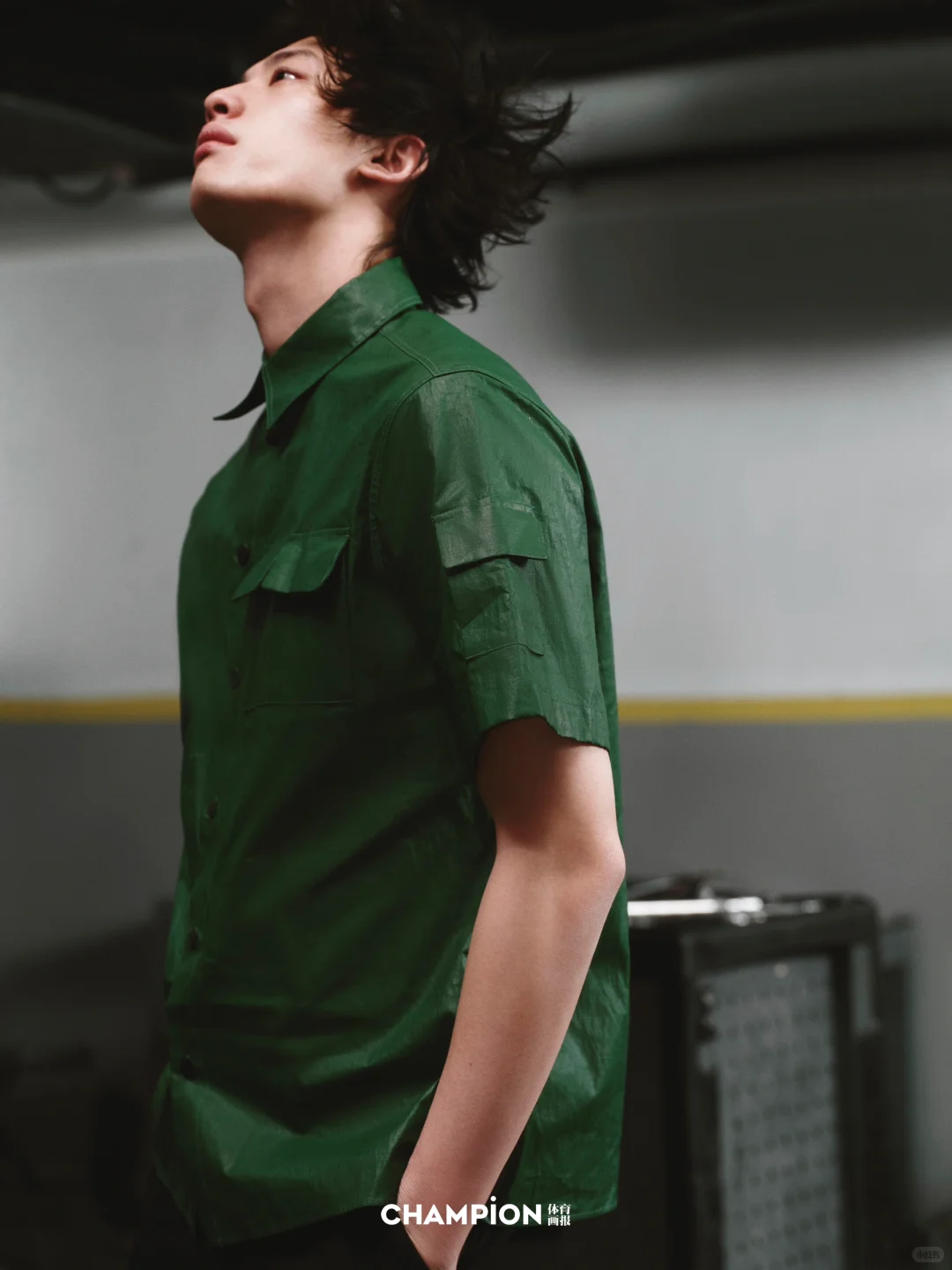 一组与车有关的时装模特片