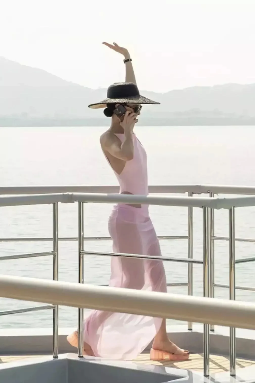 美剧《白莲花酒店》第三季的穿搭，全程松弛感