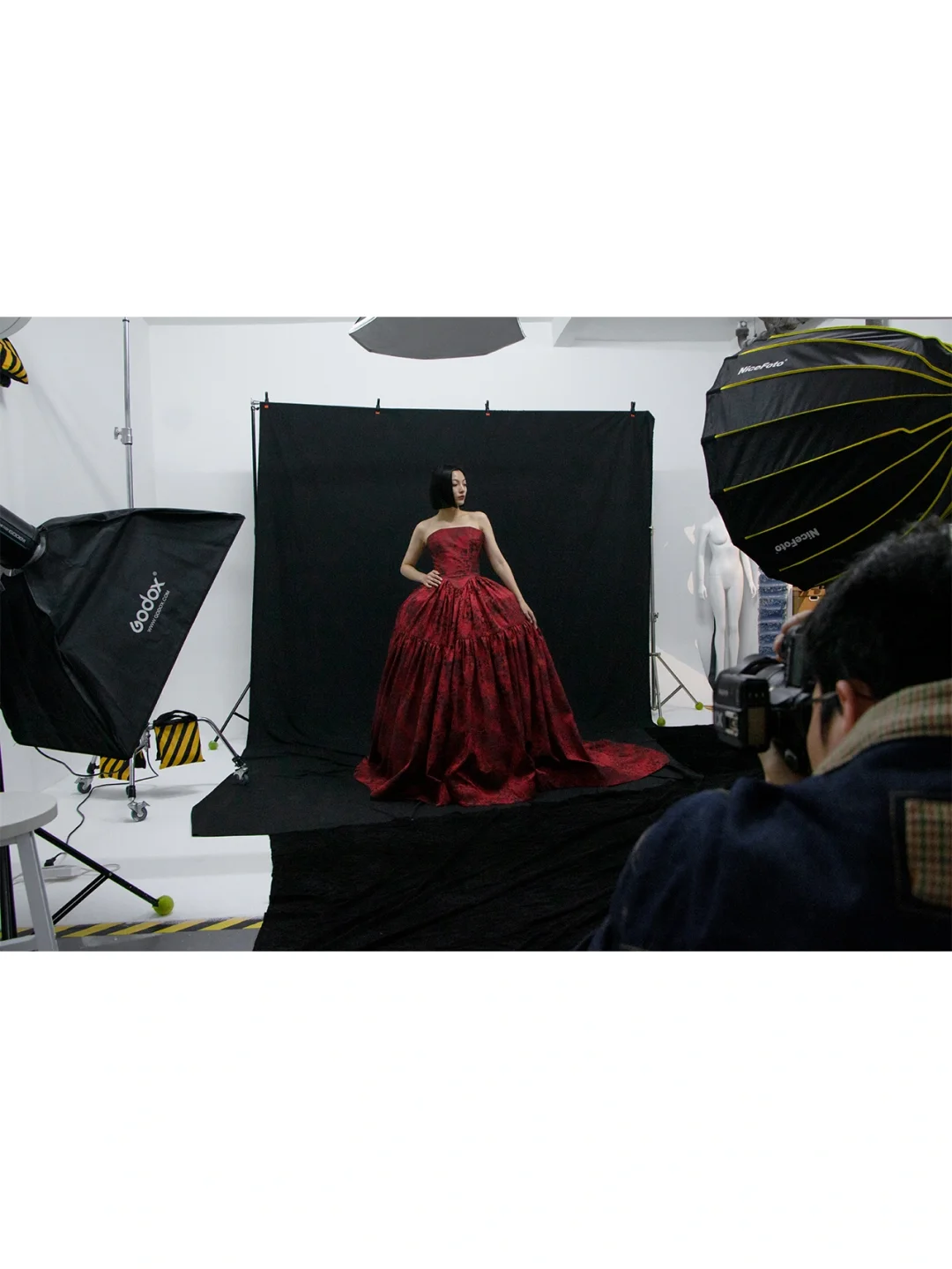 🎥左滑查看拍摄花絮，现场直播精彩幕后