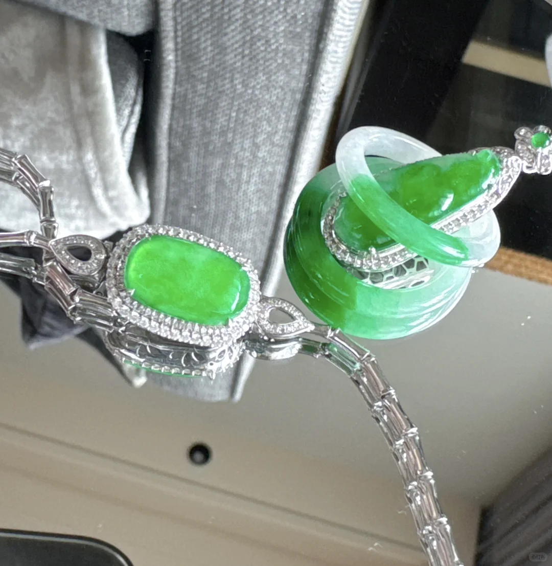 这算是娇艳欲滴的艳阳绿了吧？