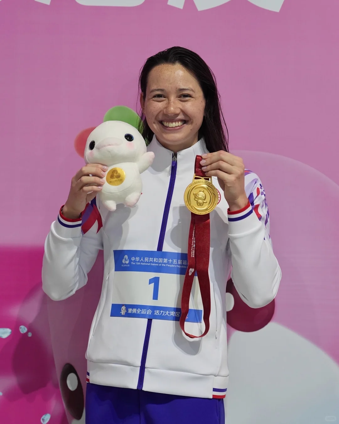 港姐何诗蓓200自夺冠后更新ig🥇