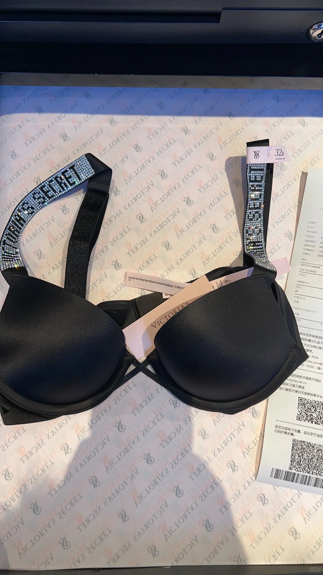 维密 断货王闪钻Logo文胸，一来就断码