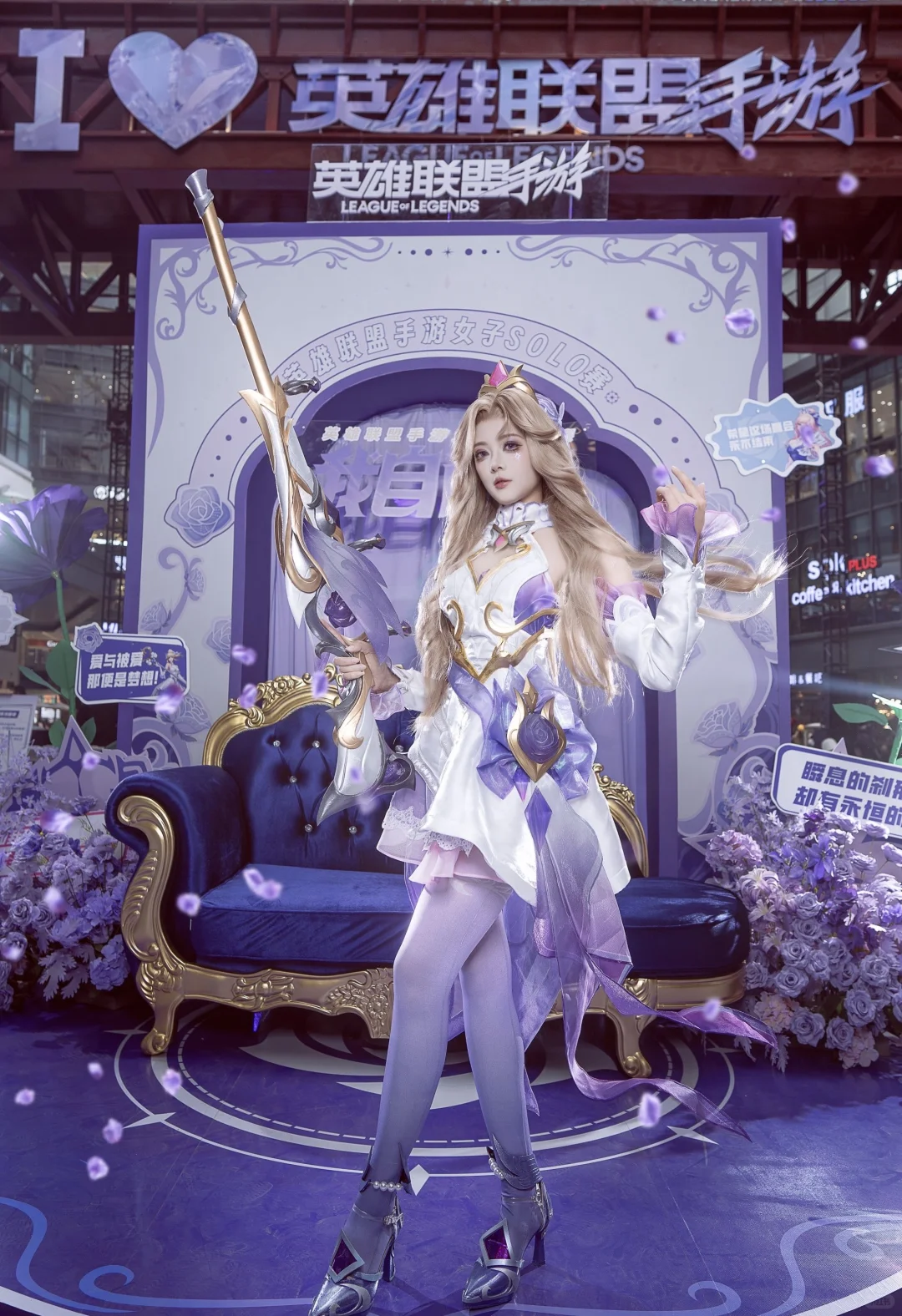 《LOL》主持人骆歆水晶玫瑰女警COS美照