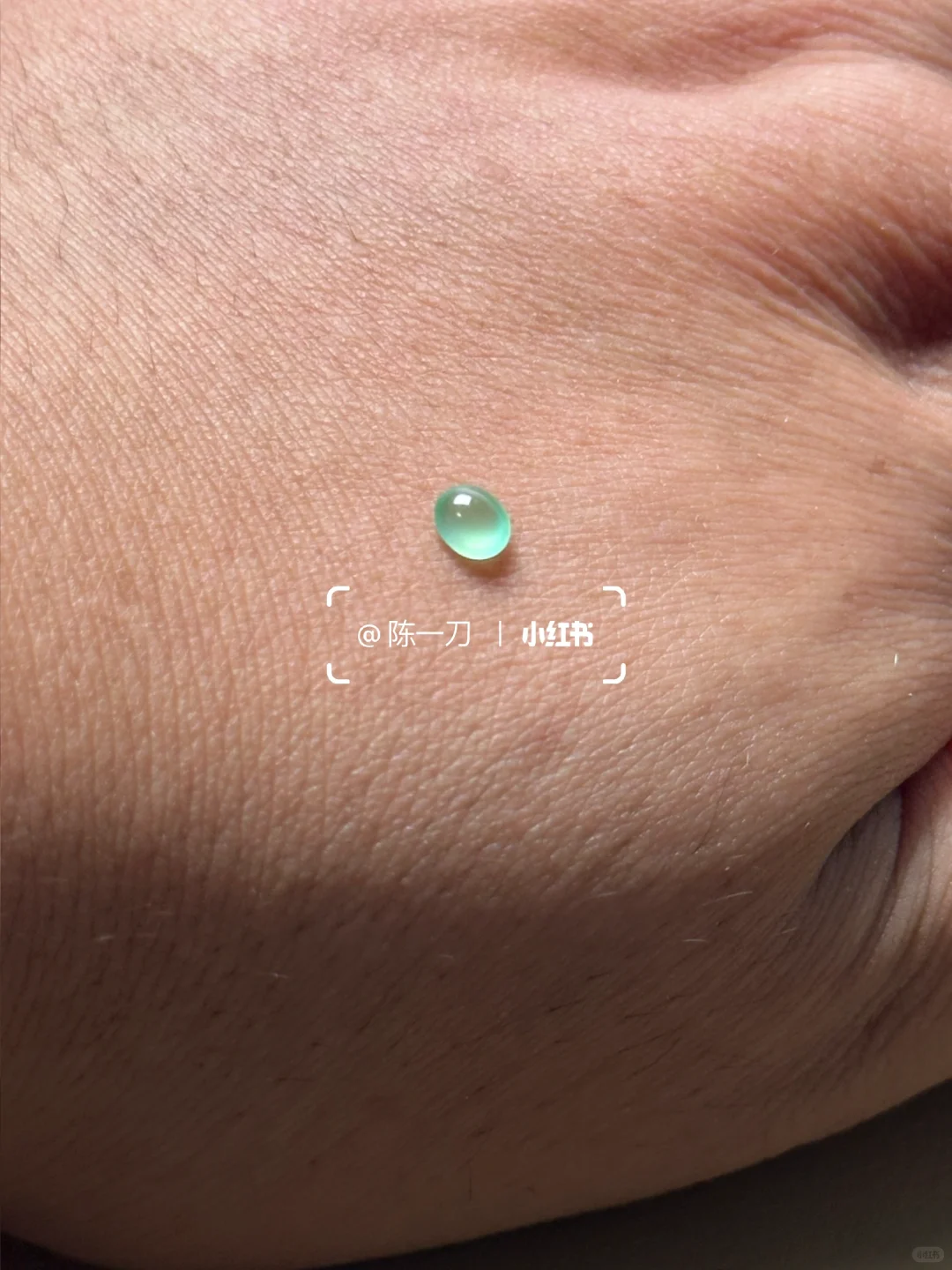 木那绿高冰小蛋面💚 小而惊艳的翡翠尤物