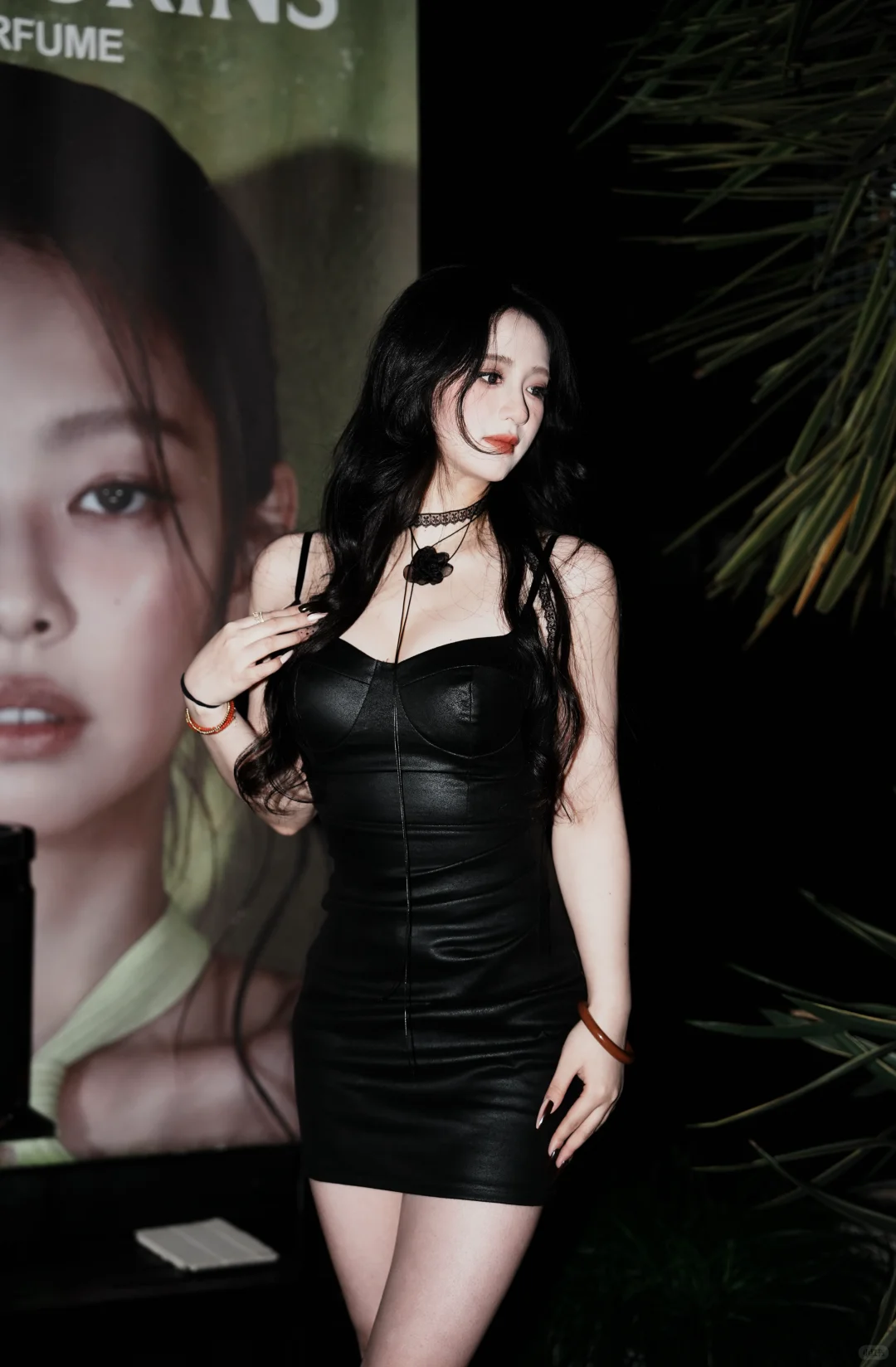 要拍到美腿就要在夜色里拍！