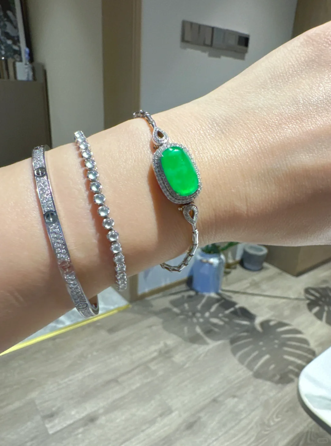 这算是娇艳欲滴的艳阳绿了吧？