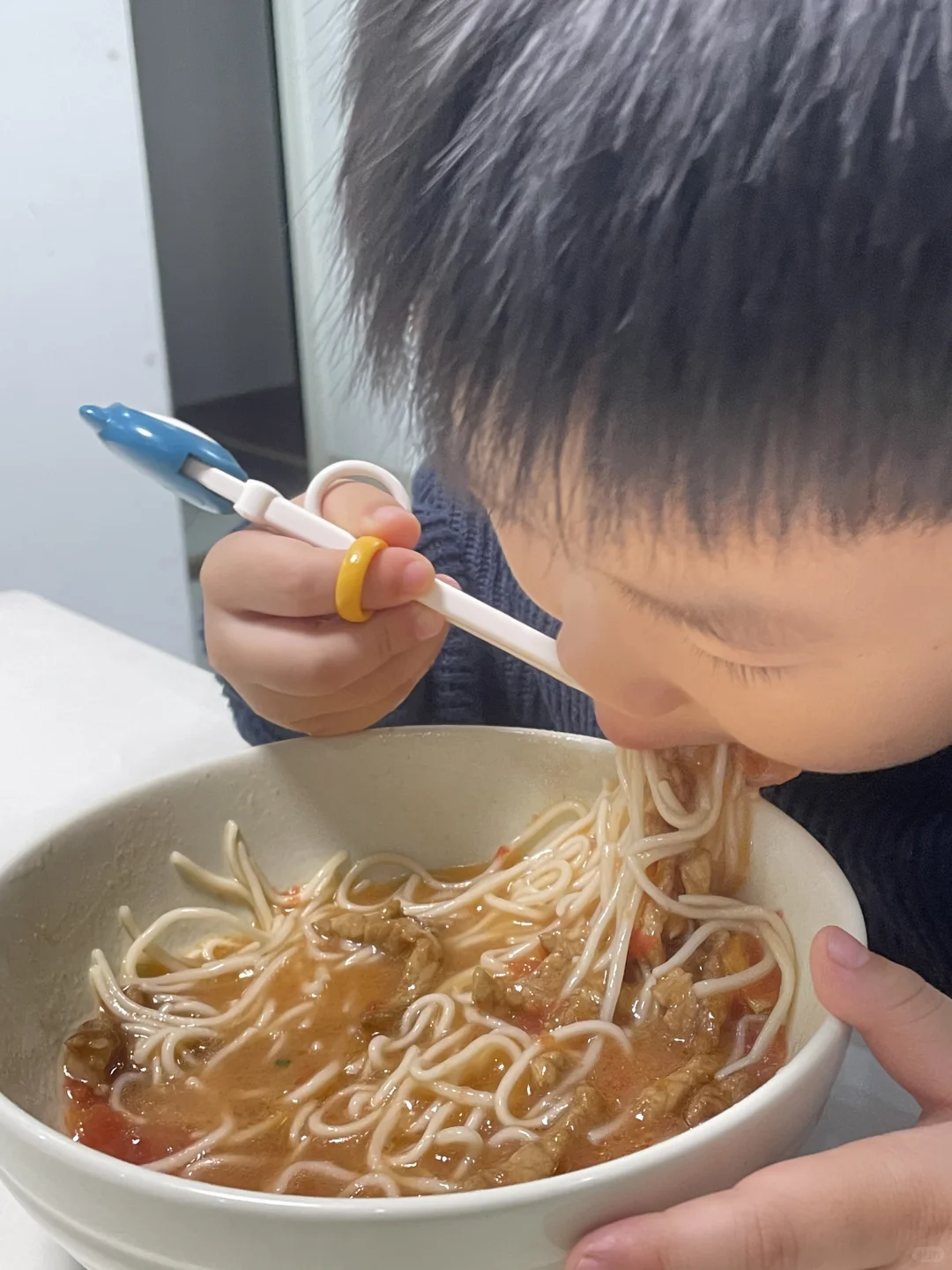 和四岁儿子的晚饭