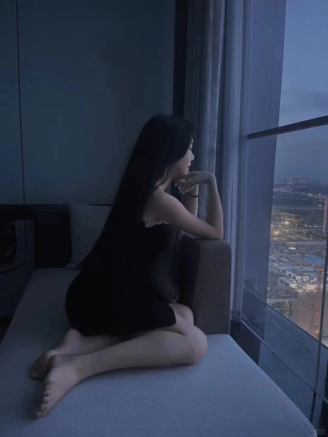 身材丰腴，皮肤白皙，做饭好吃，邻家姐姐音