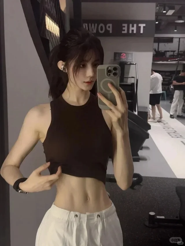 空腹挨饿➕健身2年，超绝线条感是我应得的