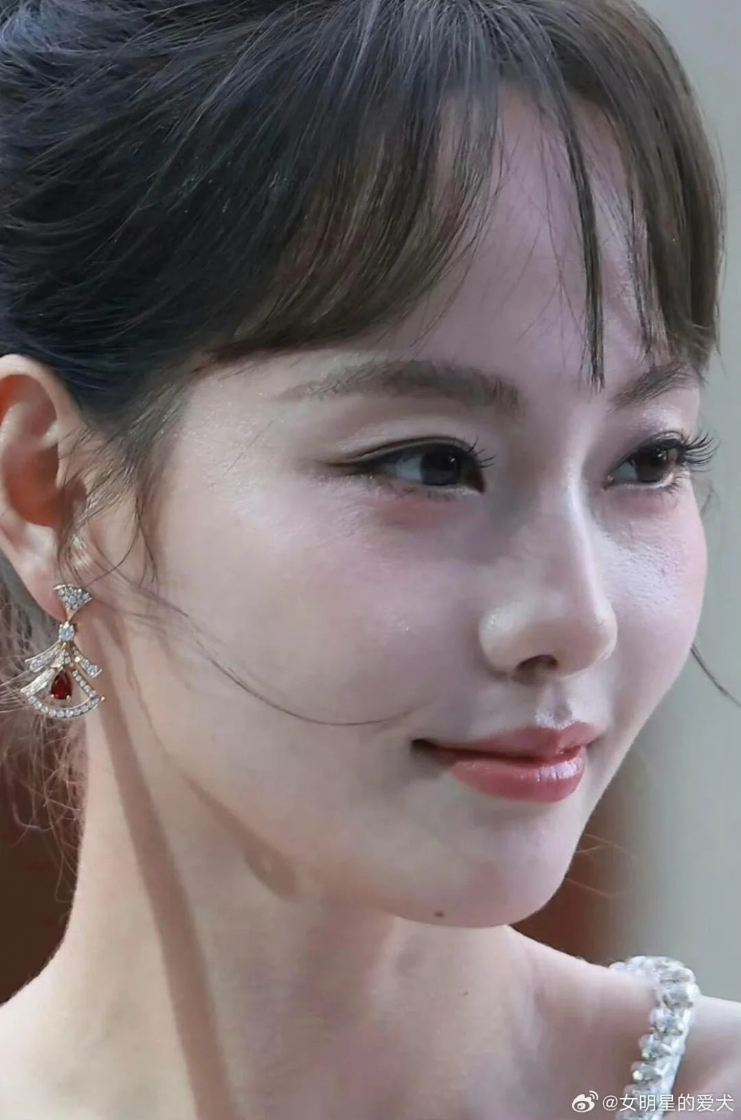 张嘉倪😍怼脸真是魅魔，眼神太魅惑了