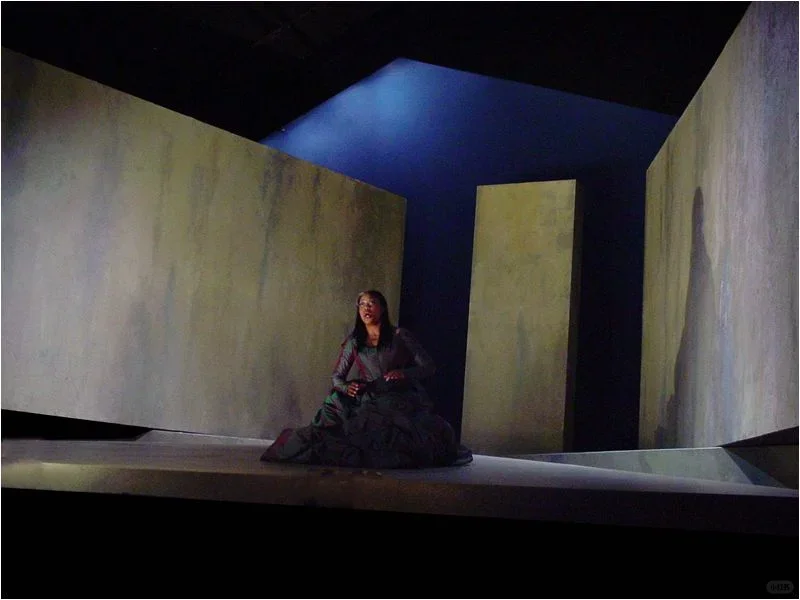 舞台多功能布景｜具象与意象的场景切换