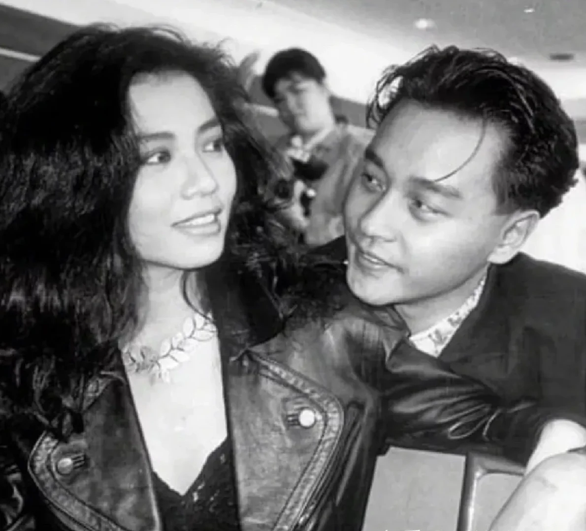 浑然天成的明媚性感，红姑钟楚红！