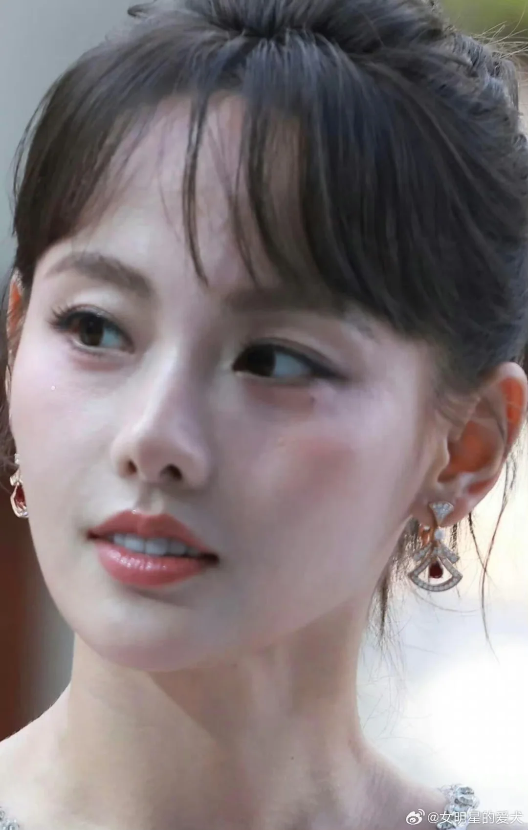 张嘉倪😍怼脸真是魅魔，眼神太魅惑了