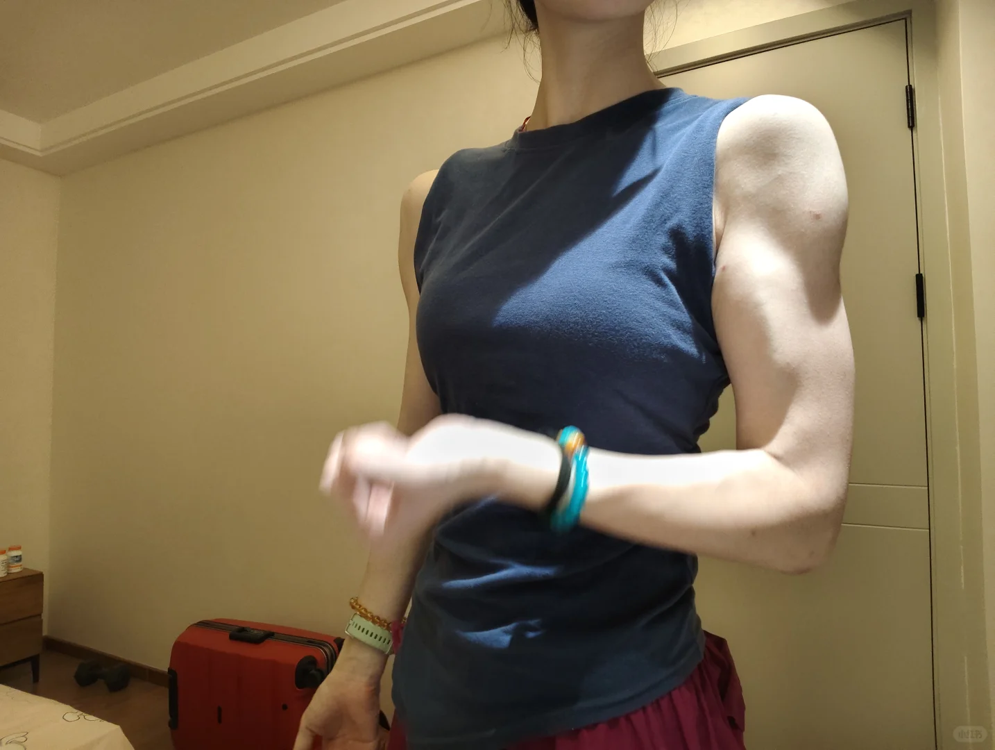 健身动力之一个多月的女生臂肩动图版