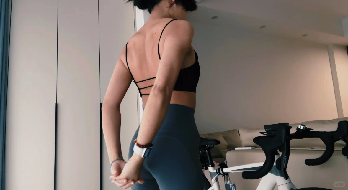 所有线条都是纯瘦出来的