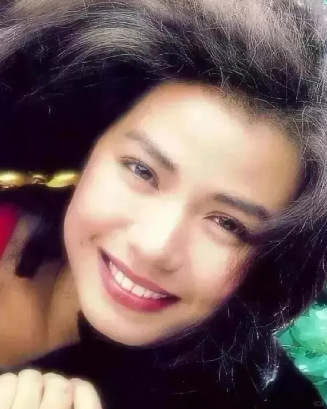 浑然天成的明媚性感，红姑钟楚红！