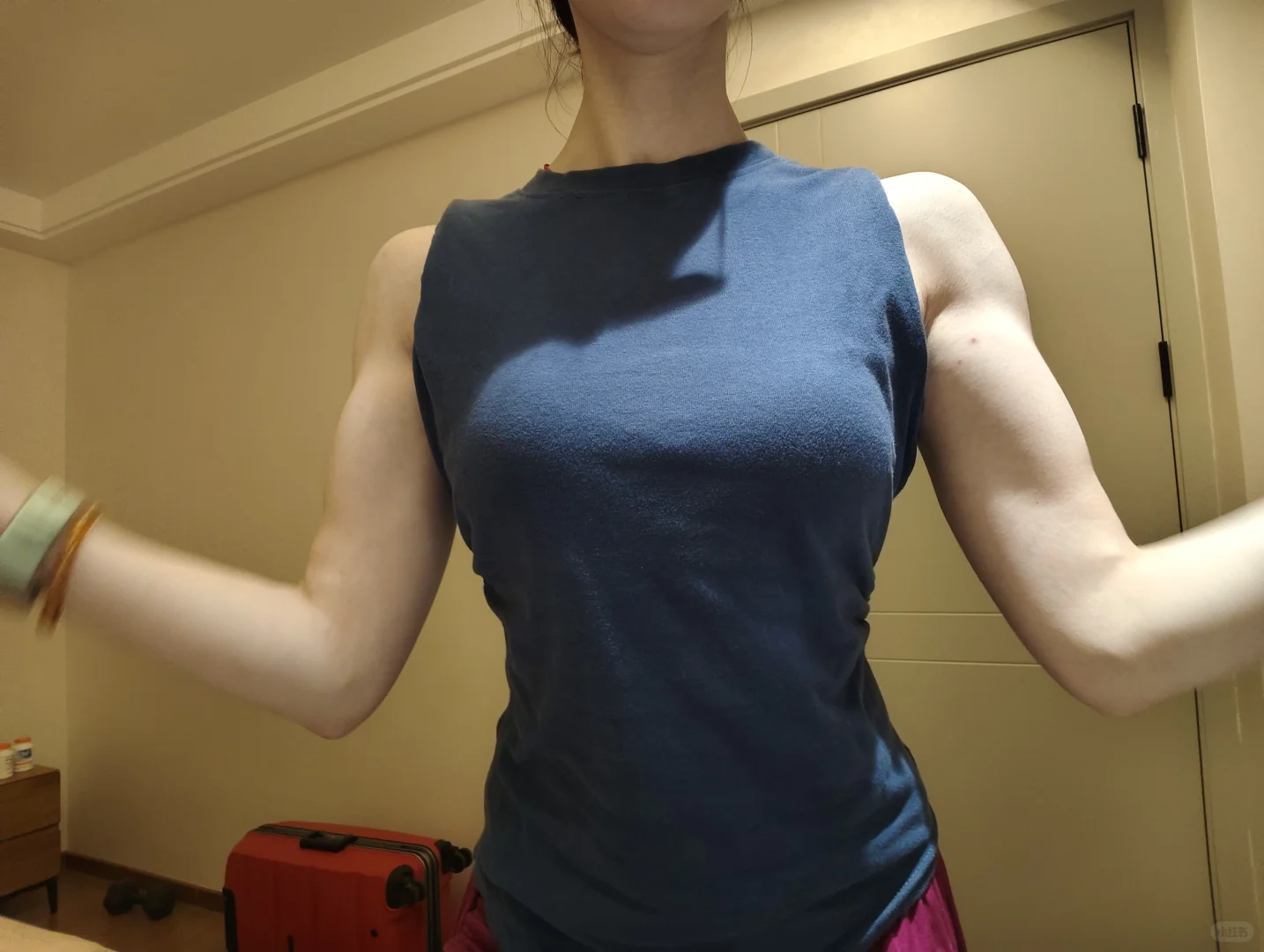 健身动力之一个多月的女生臂肩动图版