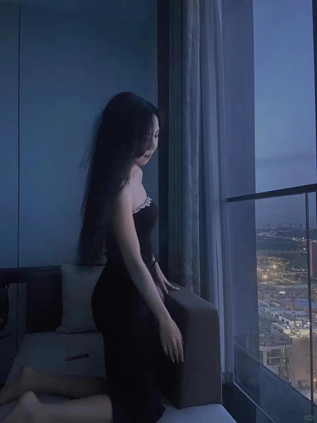 身材丰腴，皮肤白皙，做饭好吃，邻家姐姐音