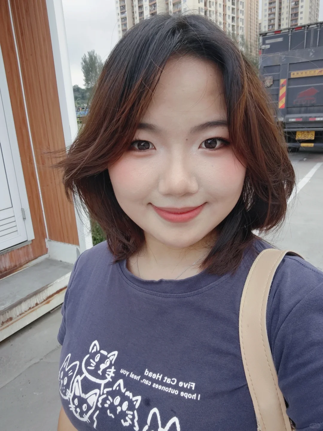 现在肌肉男害羞，我说看腿，觉得我变态