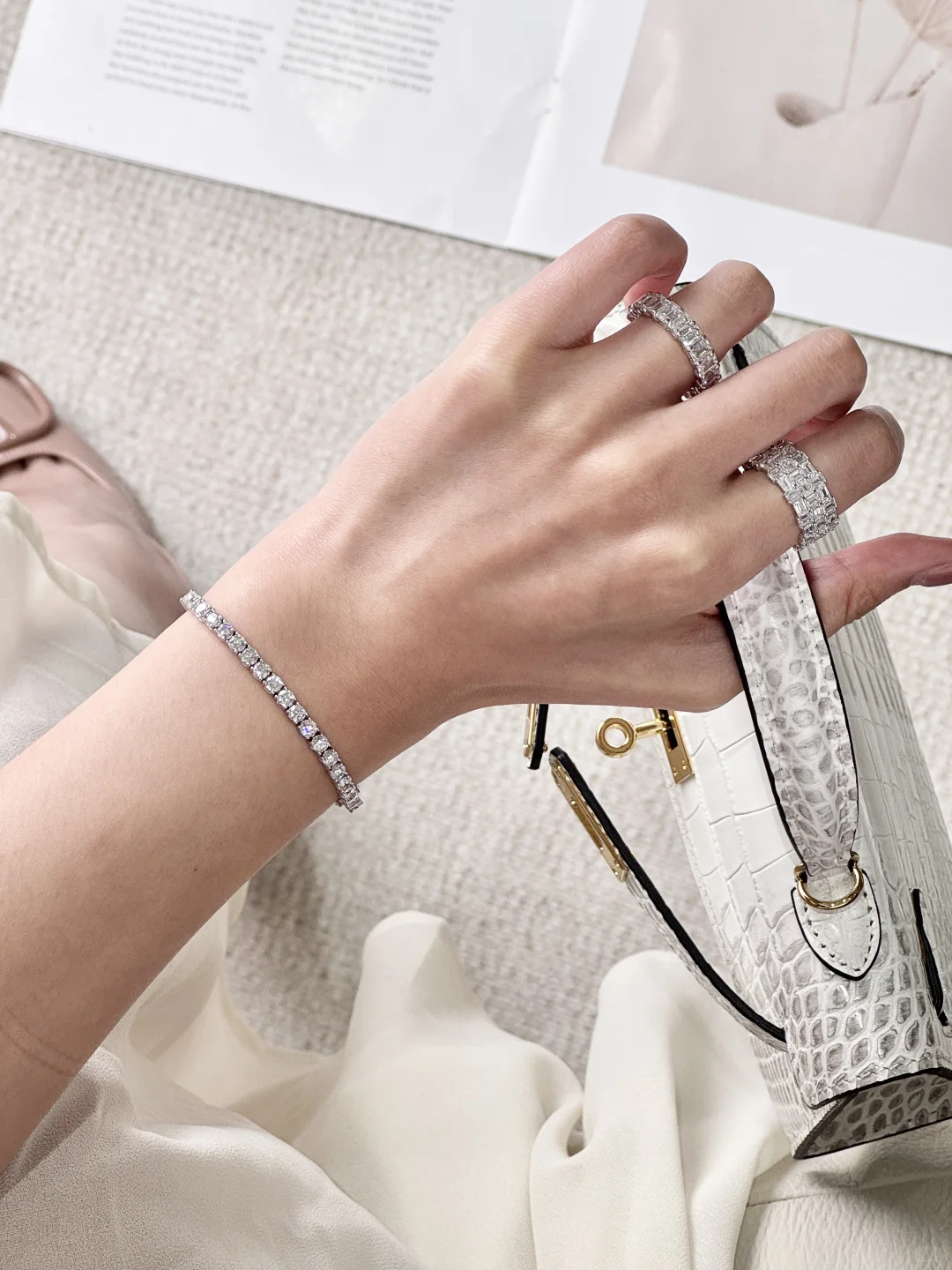 高级感拉满！祖母绿切宽排戒自带高光 buff