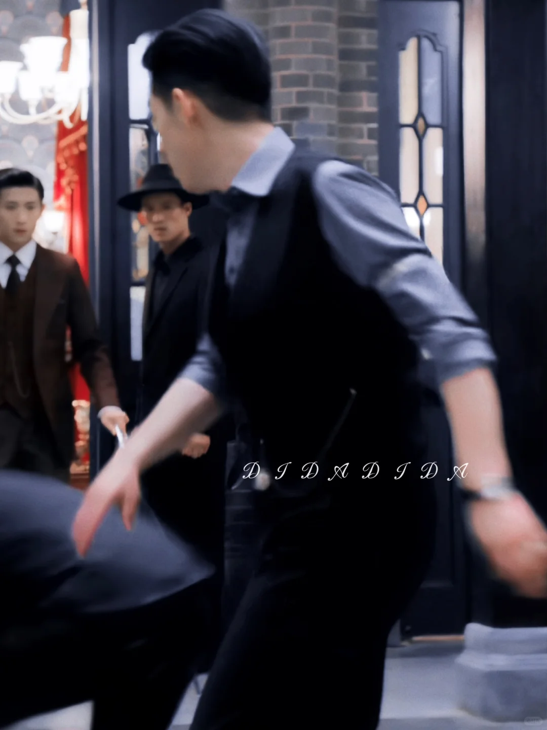 给咱体态都扇变形了