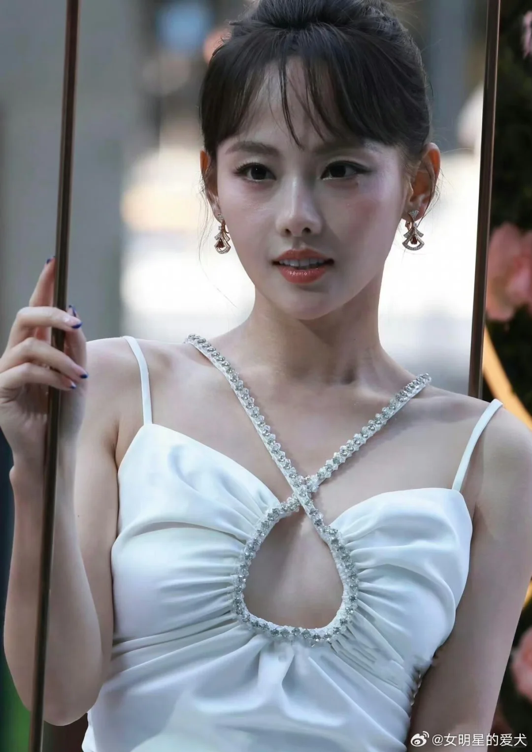 张嘉倪😍怼脸真是魅魔，眼神太魅惑了