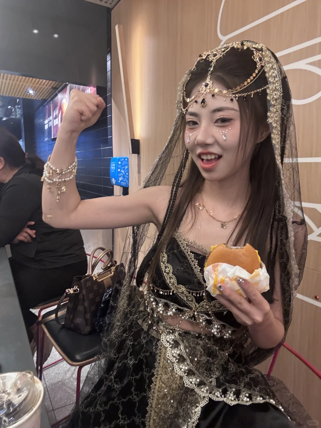 健身之后我拍照将只有一个动作💪