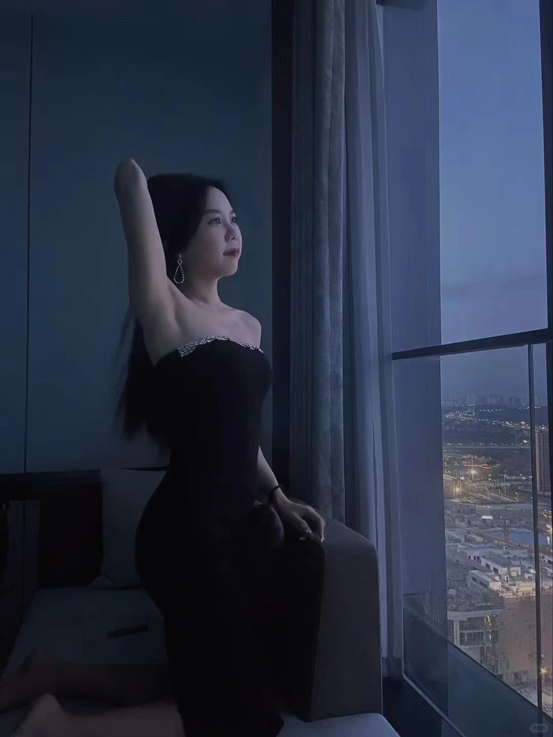 身材丰腴，皮肤白皙，做饭好吃，邻家姐姐音