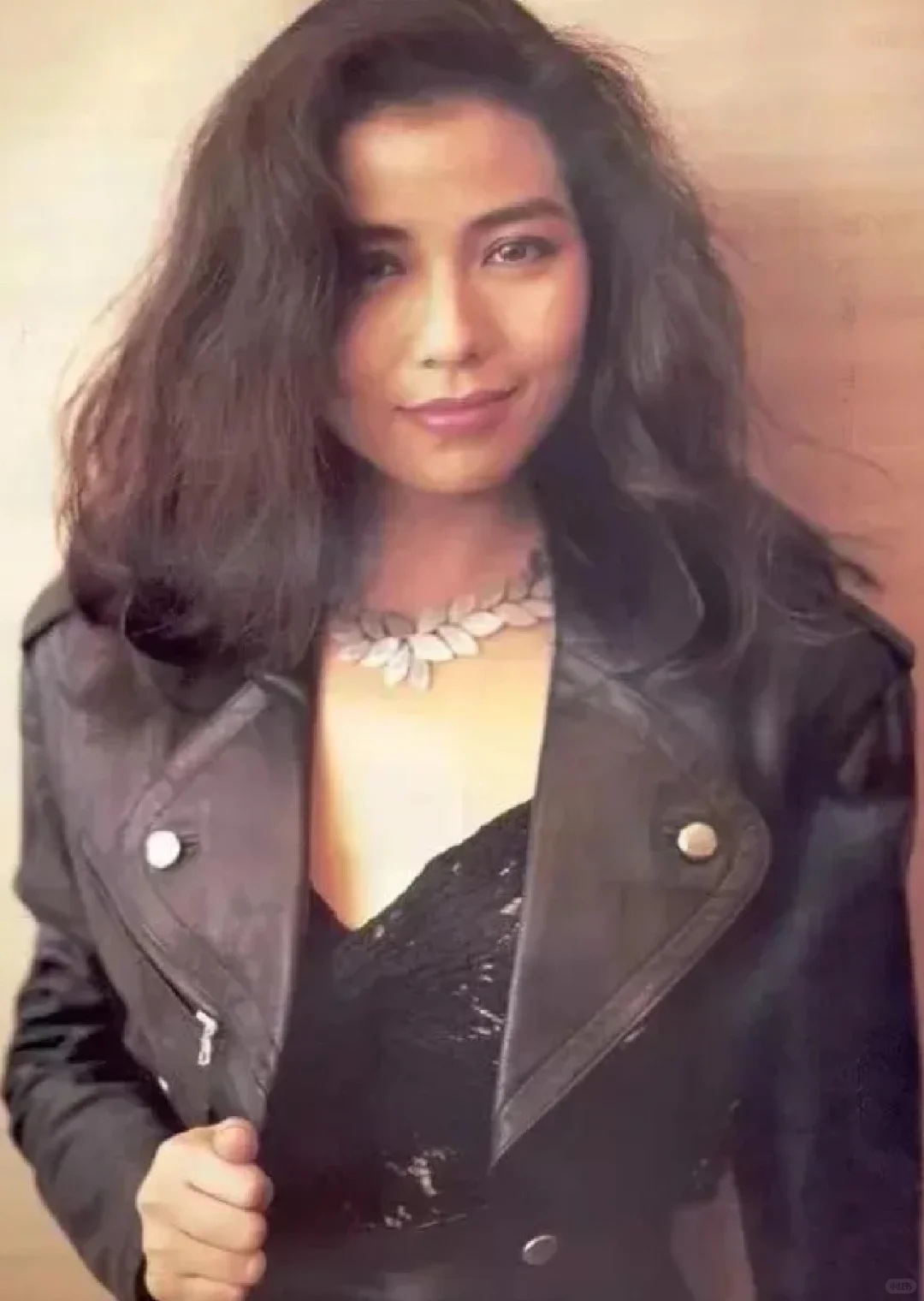 浑然天成的明媚性感，红姑钟楚红！