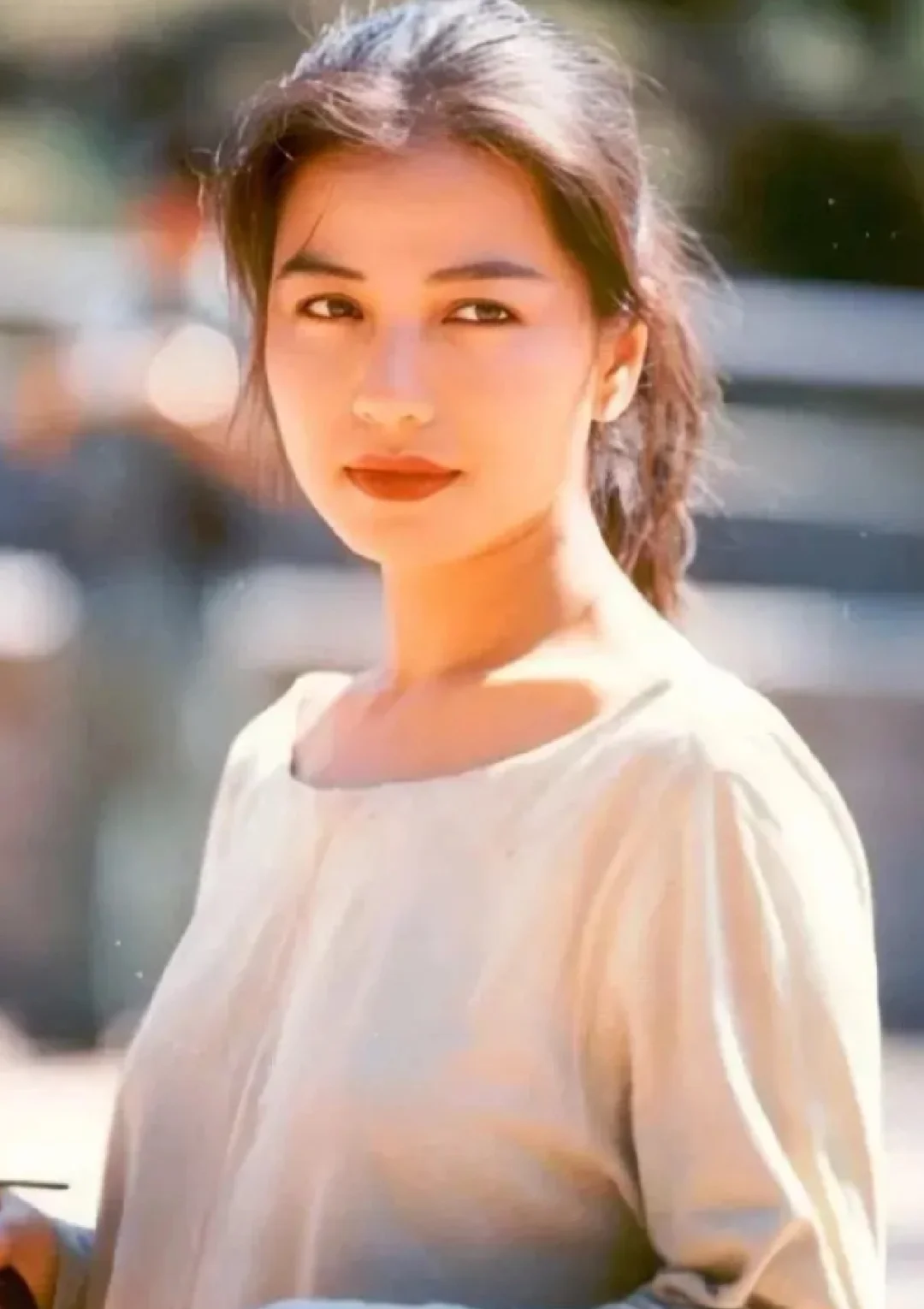 浑然天成的明媚性感，红姑钟楚红！