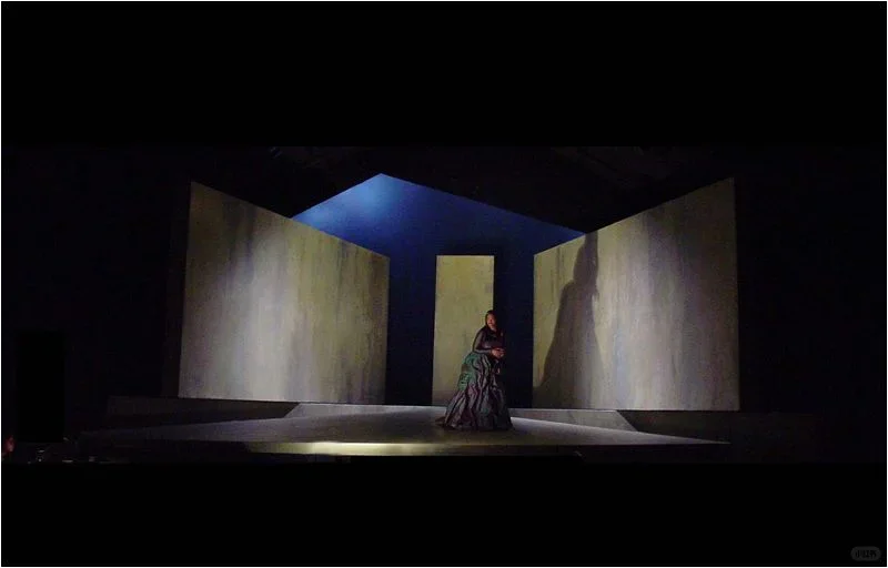 舞台多功能布景｜具象与意象的场景切换