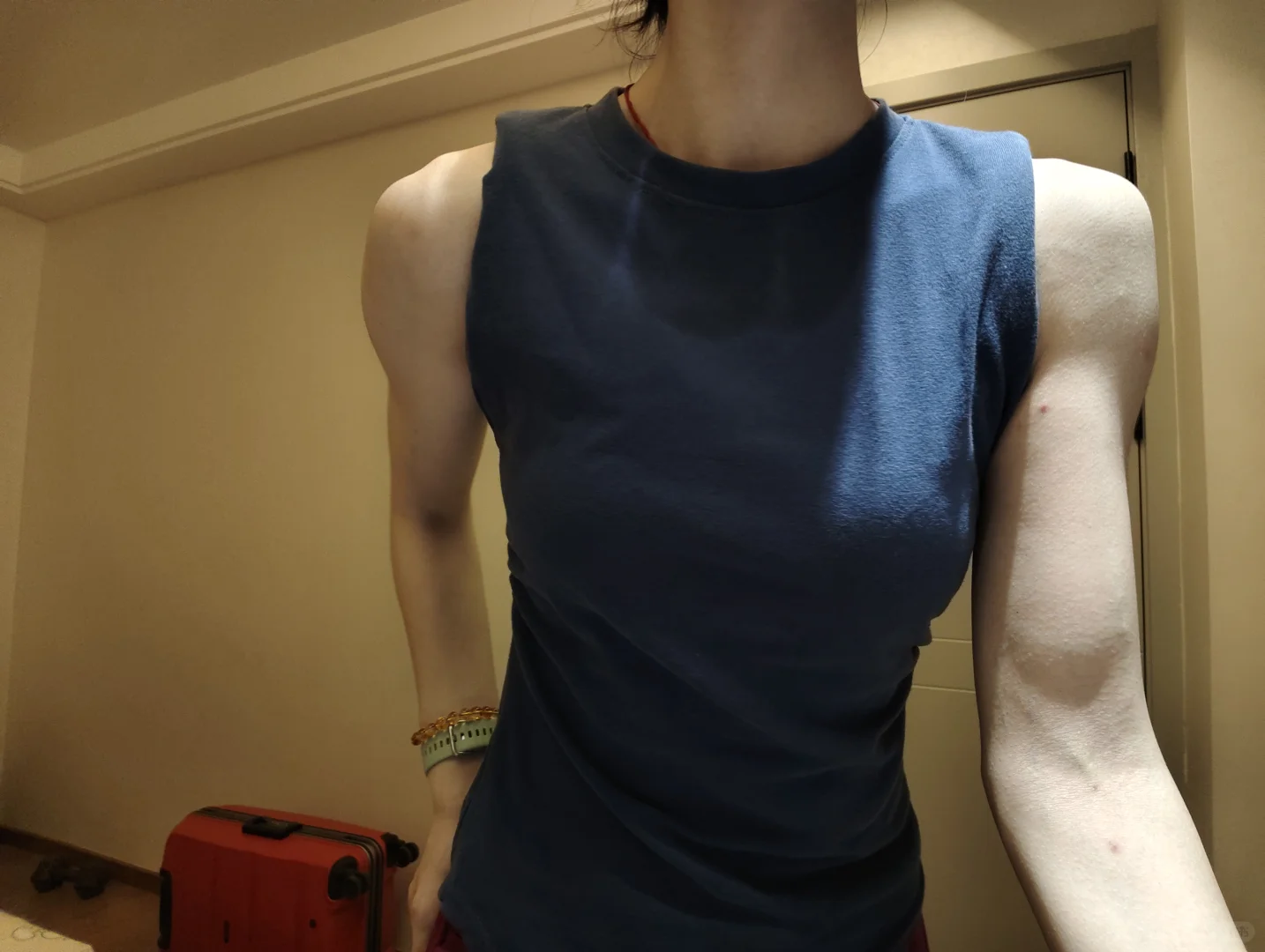 健身动力之一个多月的女生臂肩动图版