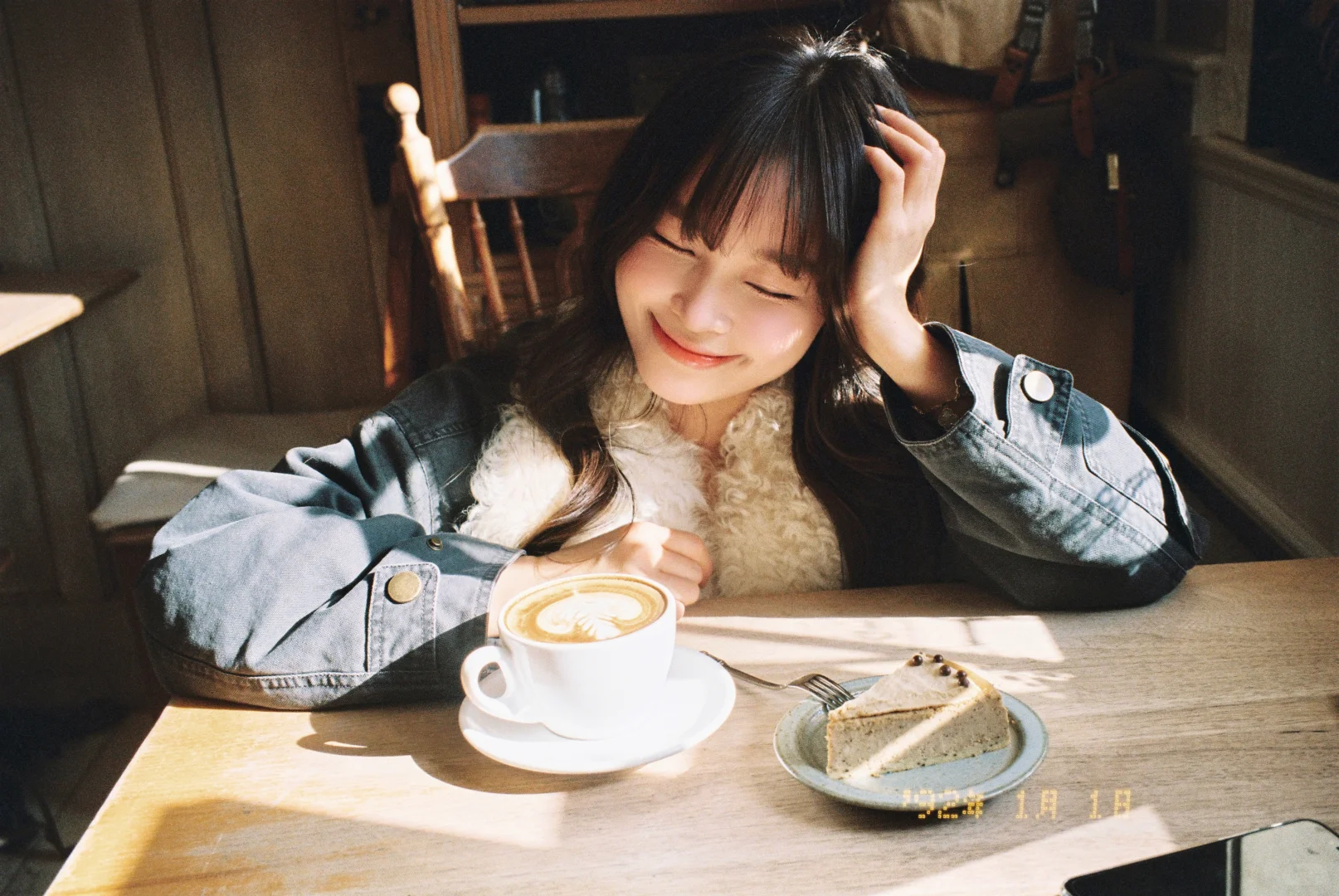 在北京🍰秋冬超有氛围的咖啡店日系胶片写真