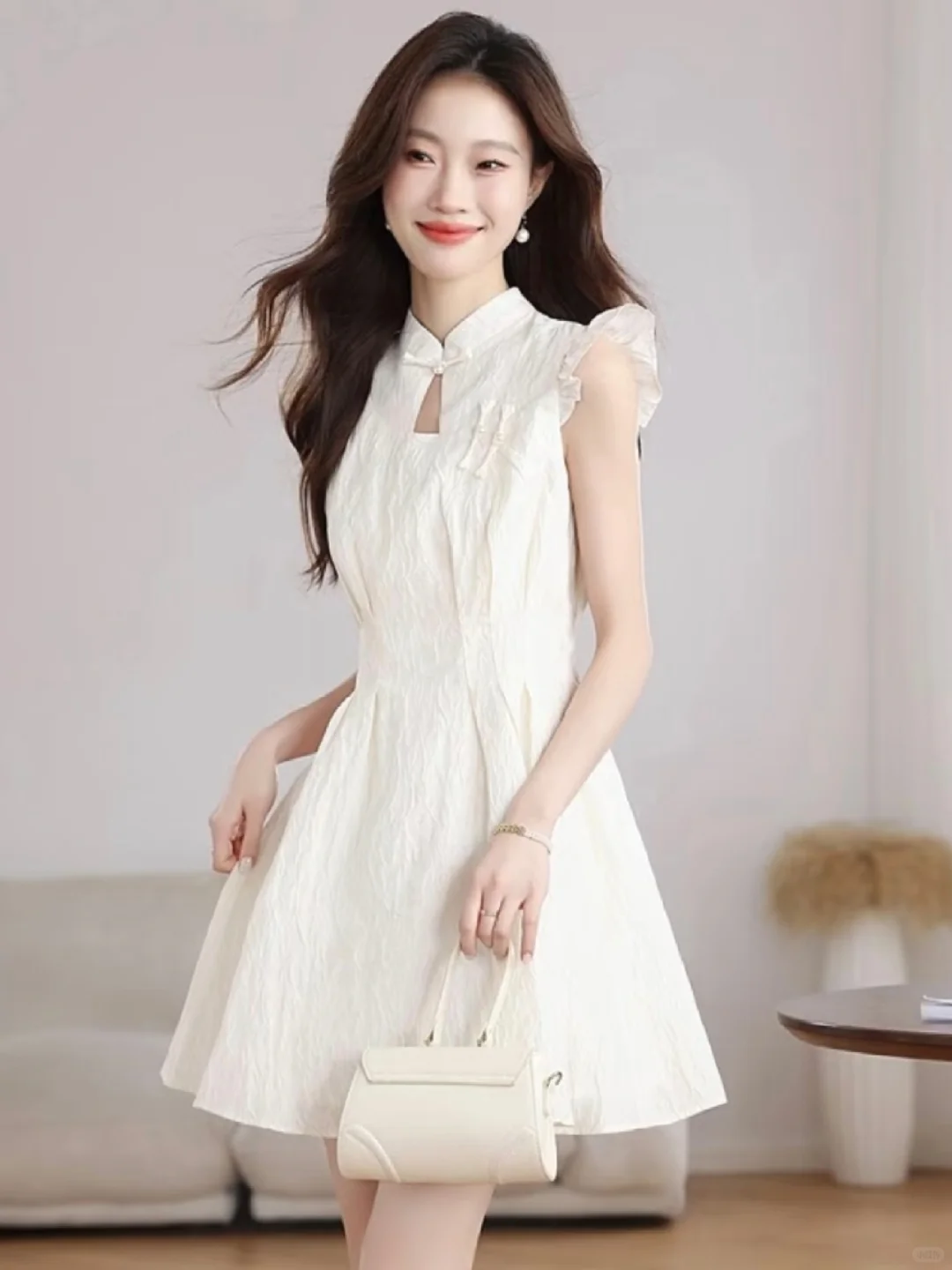 民国甜妹即视感🥰！哥弟这件白旗袍裙美哭