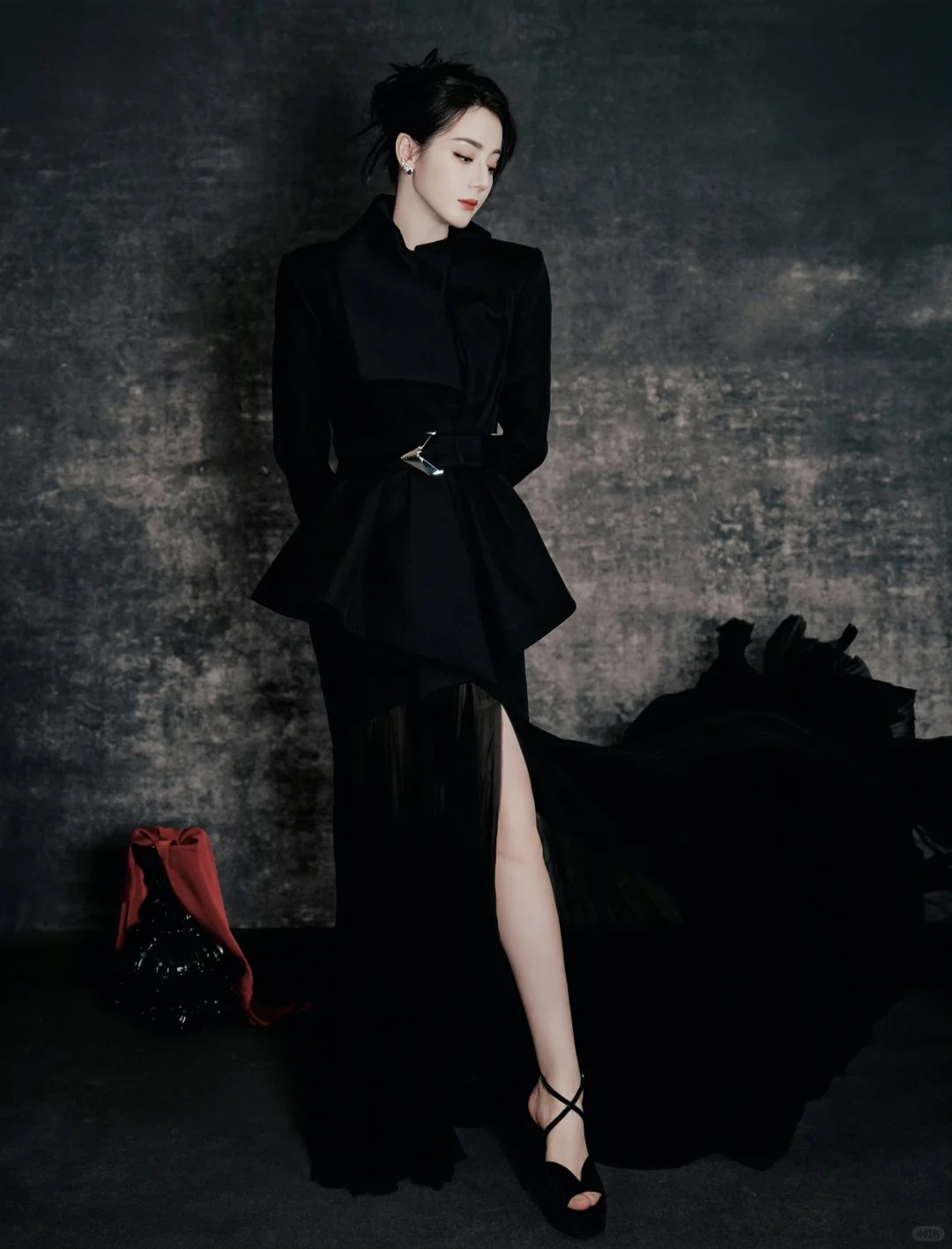 迪丽热巴红星美凯龙品牌活动写真美图！