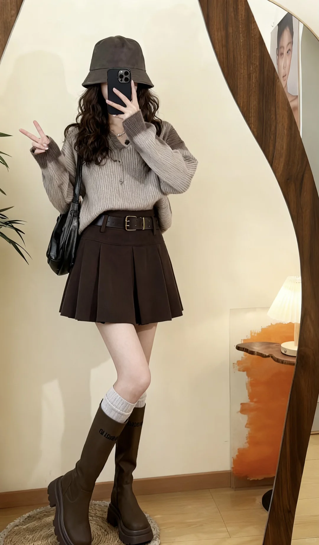 秋日棕调松弛感｜扎染毛衣+百褶裙直接美到心