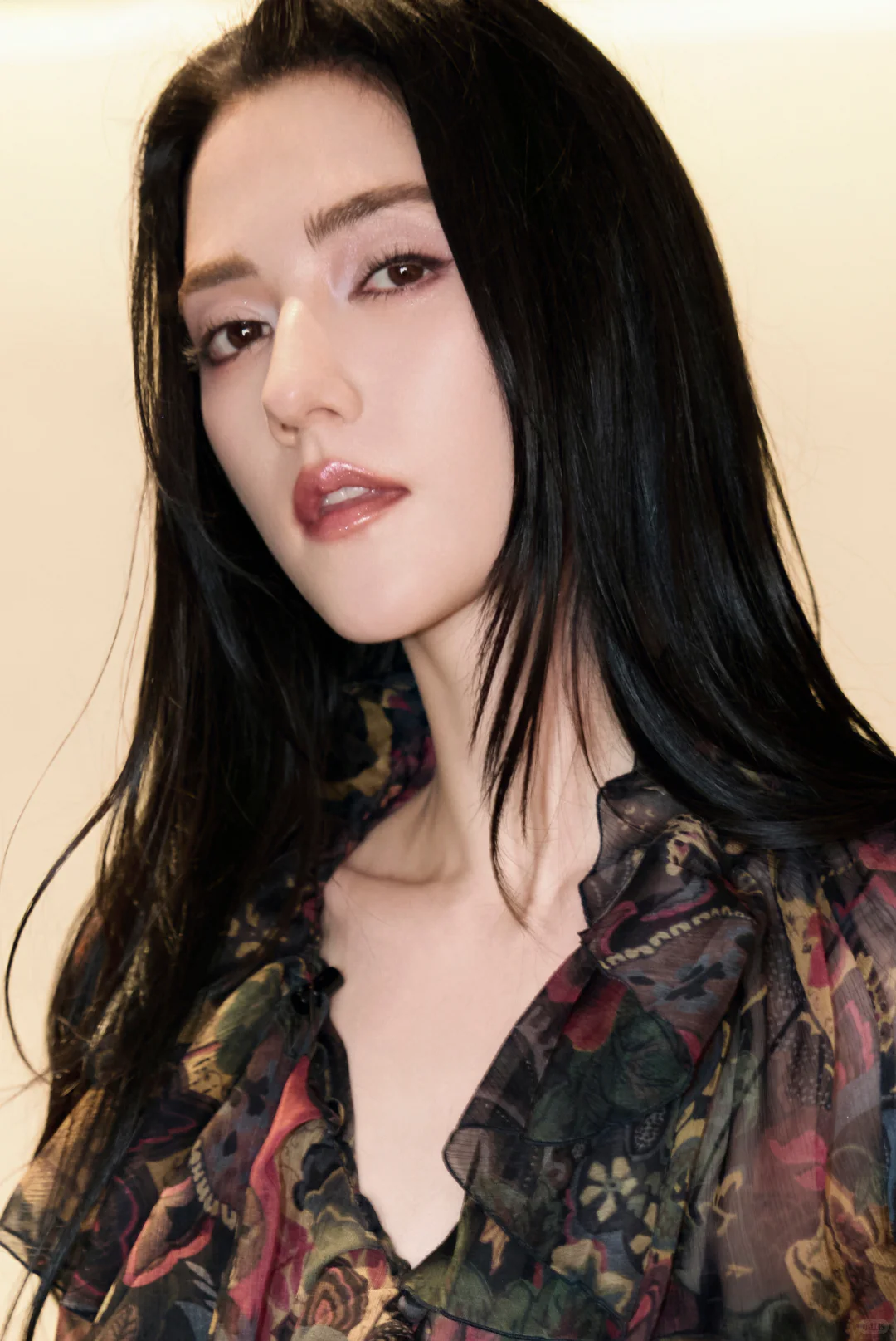 黑长直清冷美的娜然